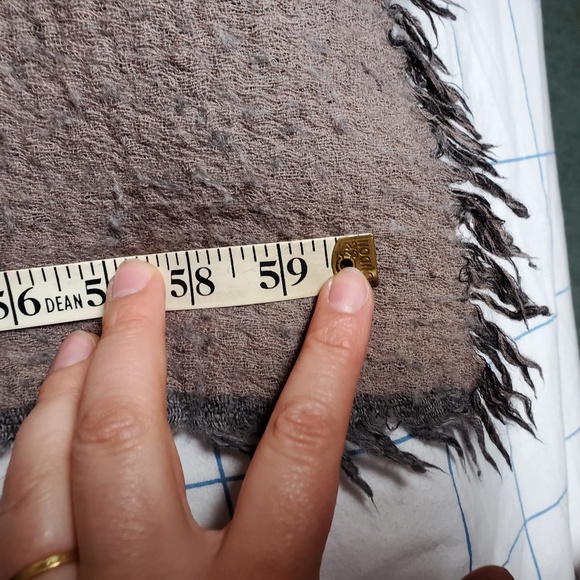 Aritzia/Wilfred Blanket Scarf - Picture 3 of 5